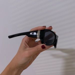 Black Oakley Men’s sunglasses